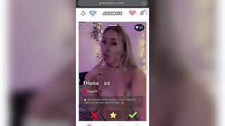 Ragazza bionda fa un pompino in macchina