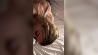 Fidanzata bionda si fa scopare dal suo tipo OF