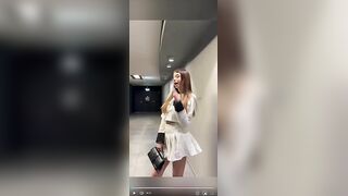 Sono al cinema e vado in bagno a masturbarmi OF