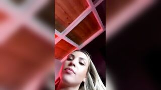 Mi ha riempito la fica di sborra vedete quanta? Diretta OF