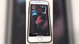 In videochiamata con amiche troie