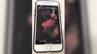 In videochiamata con amiche troie