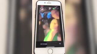 In videochiamata con amiche troie