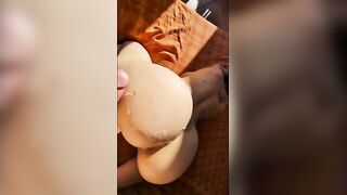 Biondina scopata a novanta e riempita di seme sul culo