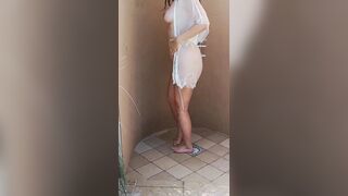 Doccia estiva hot ragazza italiana