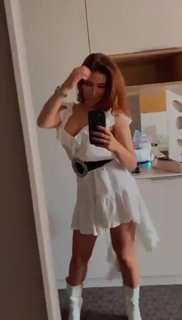 Andrea le esce