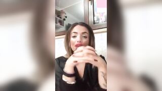 Le tette ragazzi le esco solo ai fans