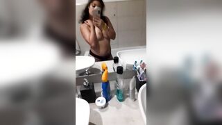 Fabiana mostra le tette..