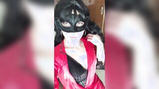 Melania mostra le tettine