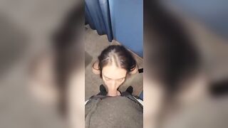 Pompino senza mani fidanzata in camerino