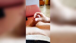 Sborrata sulla sua mano