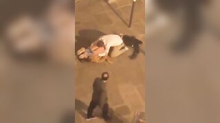 Incredibile sesso in strada davanti ai passanti