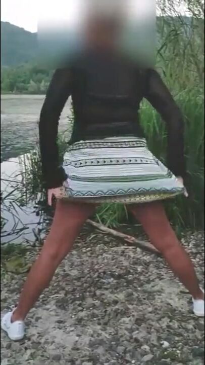Moglie fa la troia al lago