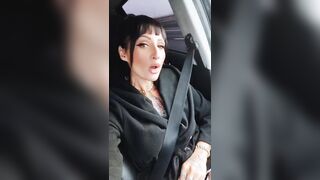 Ladymuffin upskirt in auto