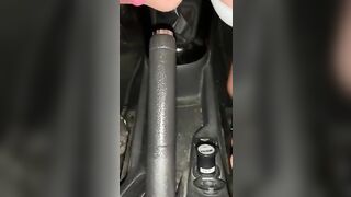 Moglie italiana col cambio della macchina