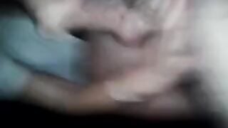 Zia Valeria mi fa un pompino con ingoio