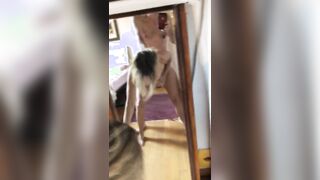 Si fa riprendere mentre la scopa