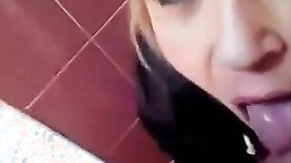 Pompino Milf romana che lo succhia a studente