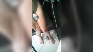 Mia moglie Selena ripresa sotto la doccia