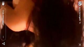 IamAudreyMartin in reggiseno con amica tettona