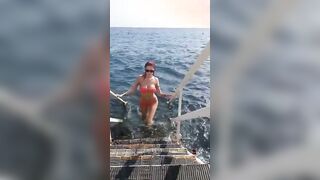 La bellissima Diva Del Tubo in bikini