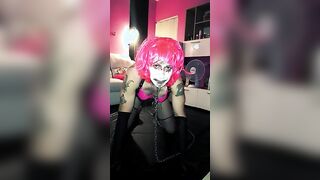 Jenny sfondata a pecora con strap on