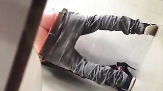 Sveltina coppia in autogrill