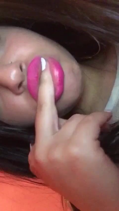 Ivana teen video porno telegram si masturba