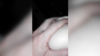 Il mio capezzolo duro e lui che mi stringe il seno