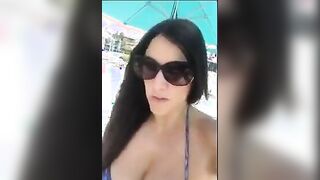 Claudia Romani hot in bikini al mare