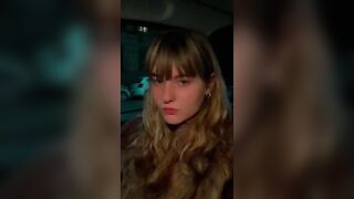 Victoria De Angelis seno nudo a Vienna e foto hot Maneskin TikTok