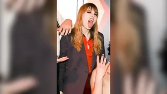 Victoria De Angelis seno nudo a Vienna e foto hot Maneskin TikTok