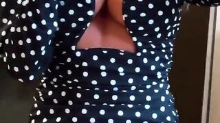 Manuela Ferrera prova gli stivaloni