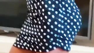 Manuela Ferrera prova gli stivaloni