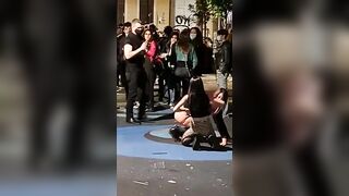 Ragazze italiane nude in strada