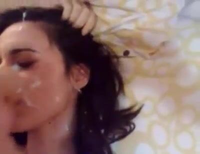 La sborra in faccia fa bene alla pelle