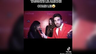 Come capisci che ci sta?Prendile la testa e sbattigliela sul cazzo