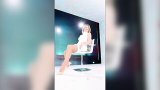 Alba Parietti upskirt abito bianco