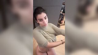 Tettona diciottenne naturale bocce imperiali