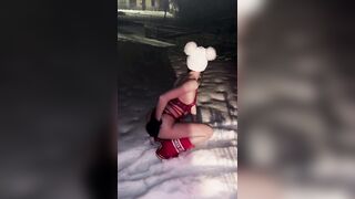 Pompino sulla neve esibizionista italiana