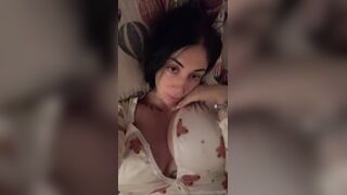 Ragazza italiana tettona social