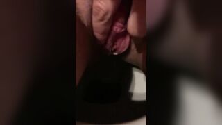 Ditalino moglie in bagno