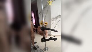 Ballerina di lap dance scopa con amico nero dotato