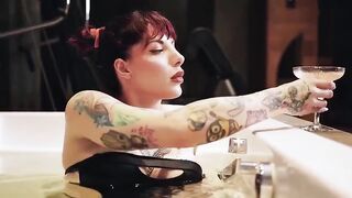 Sesso nella jacuzzi col tecnico dell'hotel (Dialoghi italiani)