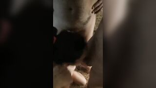 Amica succhia due cazzi