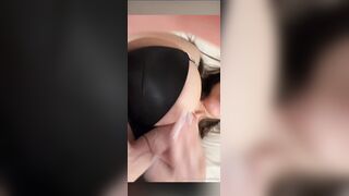 Diciottenne campana gioca col vibratore e le tettone