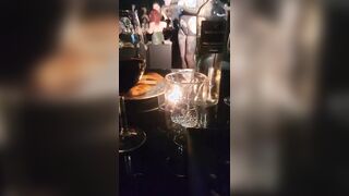 Yegola canta in lingerie e topless