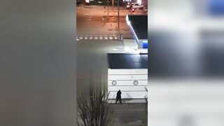 Filma prostituta e cliente che scopano per strada a Torino