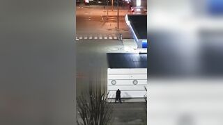 Filma prostituta e cliente che scopano per strada a Torino