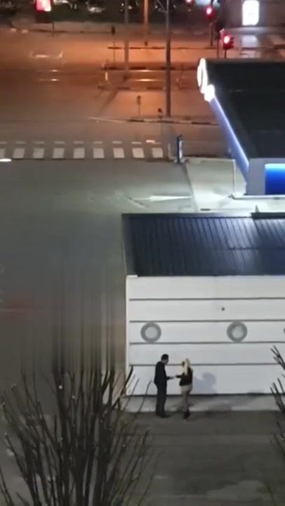 Filma prostituta e cliente che scopano per strada a Torino